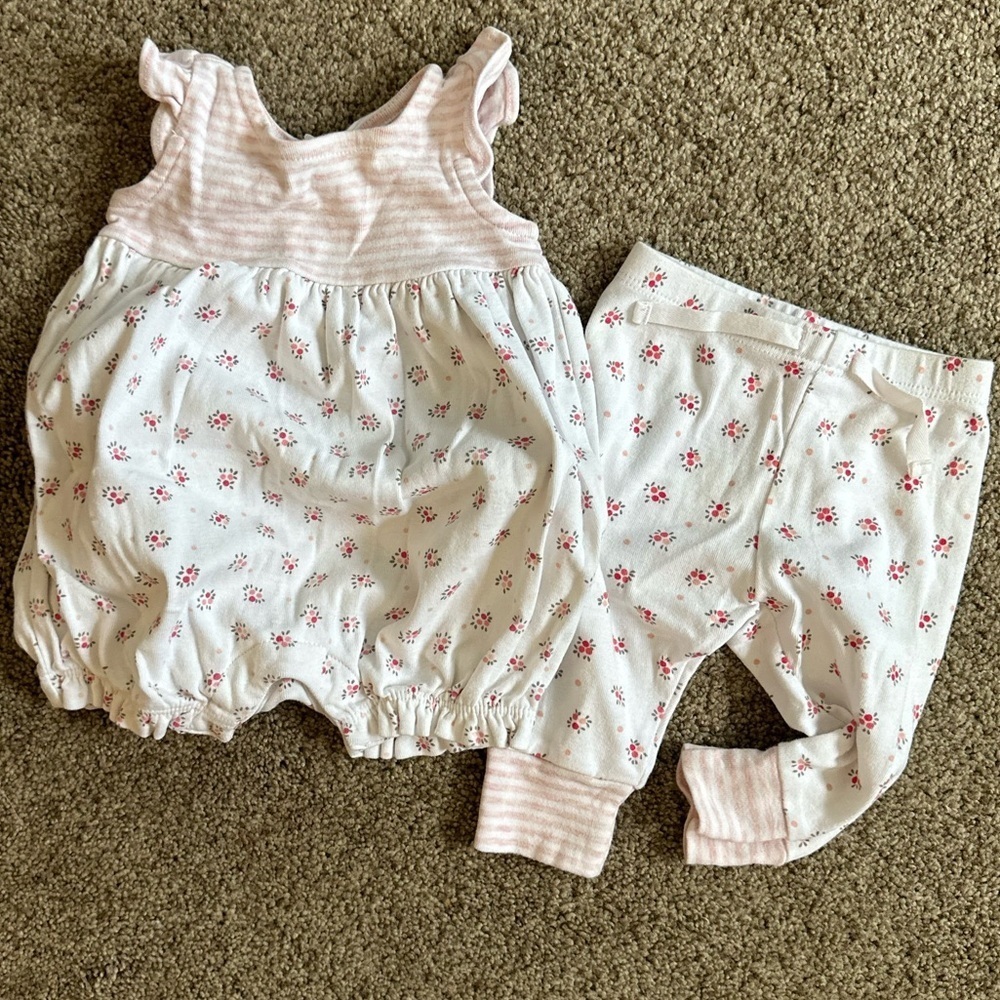 Baby Girl GAP Bubble Romper + Pants, 2 outfits in 1
Like new